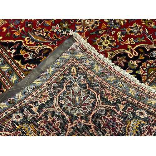 236 - A central Persian Kashan carpet, hand-knotted, 330cm x 200cm