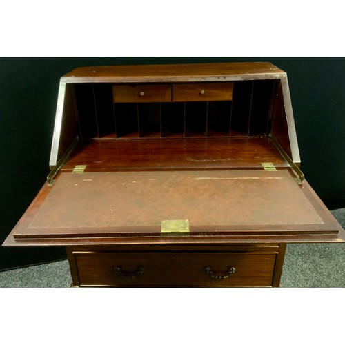 259 - An early 20th century mahogany bureau, c.1925