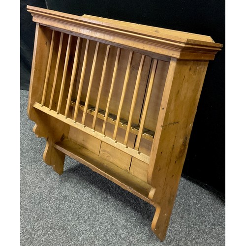 377 - A Victorian pine wall mountable plate rack, 80cm high x 71.5cm wide x 28cm deep.