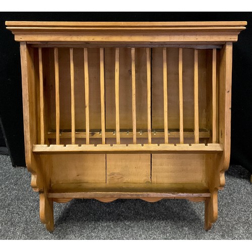 377 - A Victorian pine wall mountable plate rack, 80cm high x 71.5cm wide x 28cm deep.