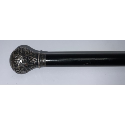 15 - A late Victorian parasol, silver knop handle, London 1901, 92cm