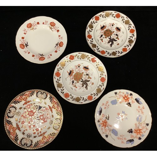 102 - A Royal Crown Derby Imari Beaumont pattern dinner plate, 27cm diameter, second; a pair of 8687 patte... 