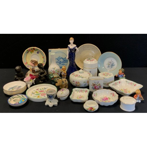 182 - A Weilcrafts studio pottery frog dish;  Minton Haddon Hall, Royal Crown Derby posies;  Royal Worcest... 