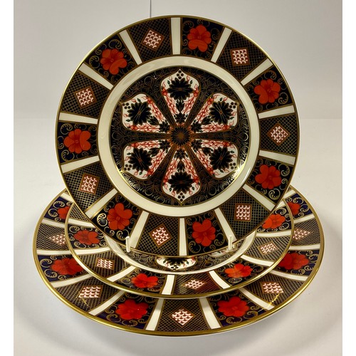 170 - A Royal Crown Derby Imari 1128 pattern dinner plate, 27cm, first quality; a pair of 1128 pattern sid... 