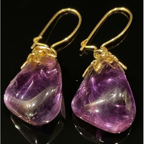 435 - Jewellery - a pair of amethyst pebble earrings, yellow metal fittings, 6.2g gross; 9ct gold cross pe... 