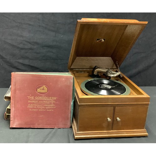 218 - An oak HMV table top manual gramophone player, some assorted 78s including Gilbert and Sullivan, etc