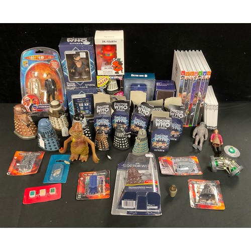 275 - Toys & Juvenalia, Sci-Fi Interest, Doctor Who - a collection of boxed and unboxed Doctor Who toys an... 