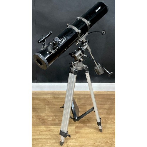 458 - A Helios telescope, D-114mm, F=910mm, with Super10 long eye relief lens, 5 X Barlow, floor standing ... 