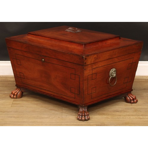 2207 - A Regency mahogany sarcophagus cellarette or wine cooler, hinged top enclosing a compartmented inter... 