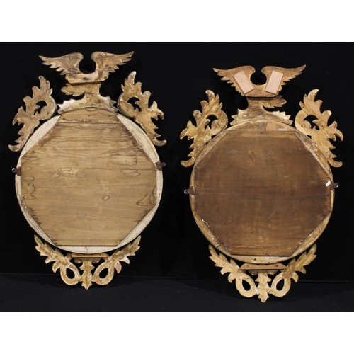 2526 - A pair of Regency style giltwood and gesso bullseye looking glasses, convex mirror plates, eagle cre... 