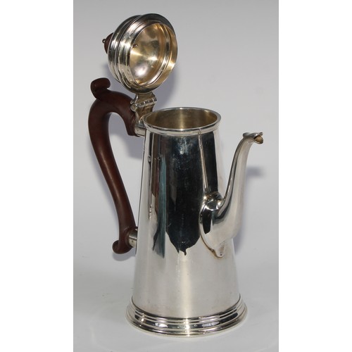 1069 - A silver spreading cylindrical coffee pot and hot water jug, in George I style, domed cover, composi... 