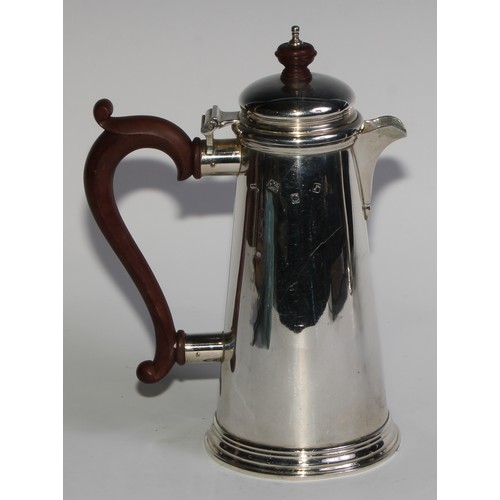 1069 - A silver spreading cylindrical coffee pot and hot water jug, in George I style, domed cover, composi... 