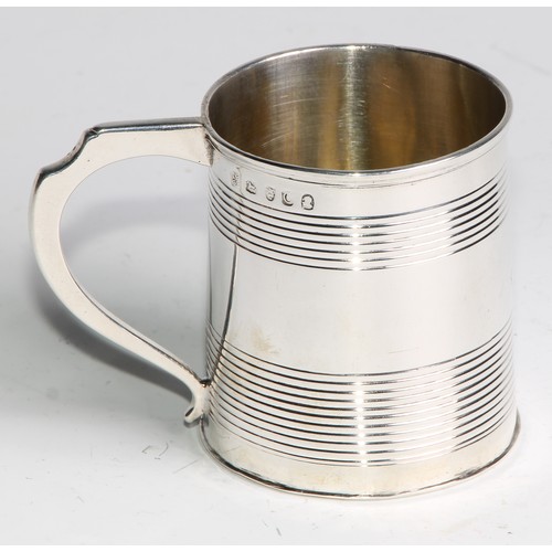 939 - A George III silver slightly spreading cylindrical mug, reeded bands, scroll handle, 6.5cm high, Tho... 