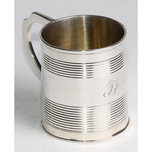 939 - A George III silver slightly spreading cylindrical mug, reeded bands, scroll handle, 6.5cm high, Tho... 