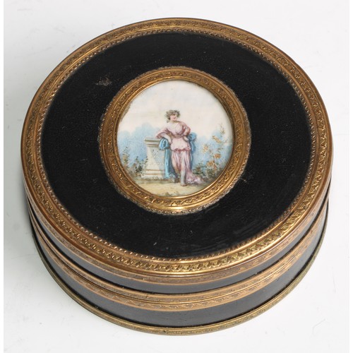 2139 - A 19th century gilt metal mounted tortoiseshell lined circular table snuff box, push-fitting cover c... 