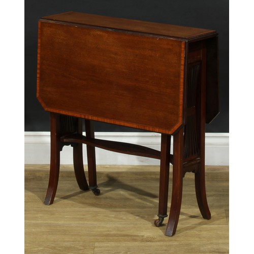 2389 - An Edwardian satinwood crossbanded mahogany Sutherland table, chamfered rectangular top with fall le... 