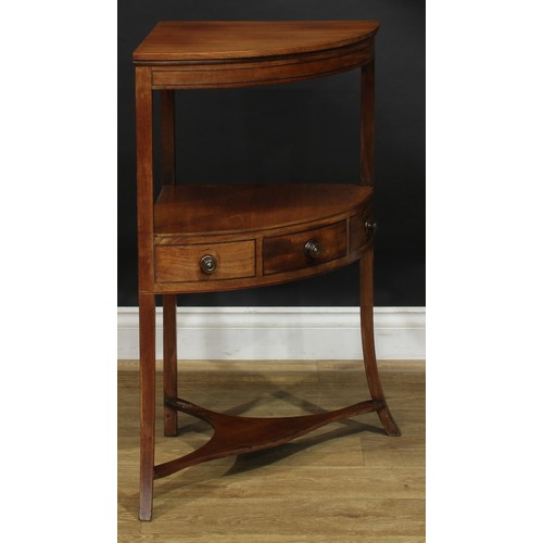 1793 - A George III mahogany corner washstand, 84cm high, 61cm wide, 42.5cm deep, c.1800