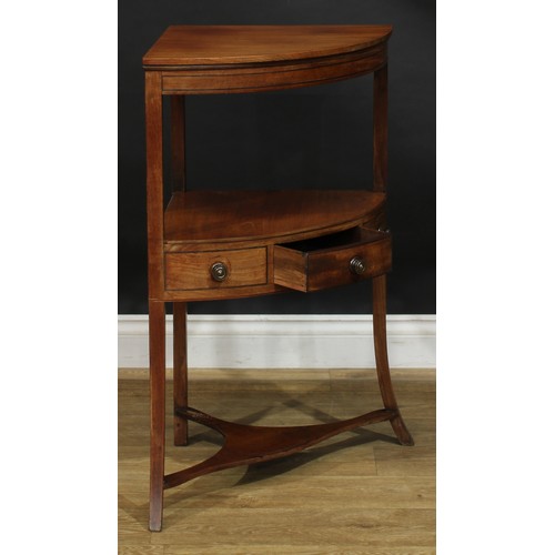 1793 - A George III mahogany corner washstand, 84cm high, 61cm wide, 42.5cm deep, c.1800