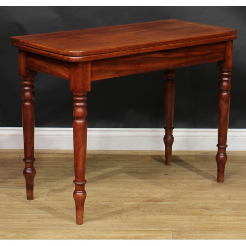 2690 - An early Victorian rounded rectangular tea table, hinged top, turned legs, 75cm high, 98.5cm wide, 4... 