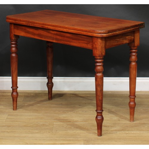 2690 - An early Victorian rounded rectangular tea table, hinged top, turned legs, 75cm high, 98.5cm wide, 4... 