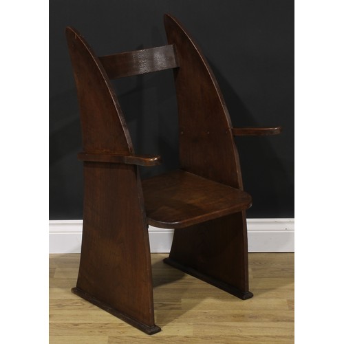 2658 - An Arts & Crafts oak shark-fin chair, 86cm high, 51cm wide, 40.5cm deep, c.1920