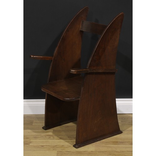 2658 - An Arts & Crafts oak shark-fin chair, 86cm high, 51cm wide, 40.5cm deep, c.1920