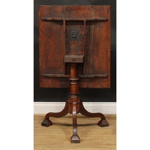 2123 - A George III oak tripod tavern table, rectangular tilting top, turned column, cabriole legs, block f... 