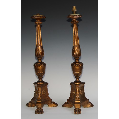 2533 - A pair of tall early 20th century giltwood and gesso table lamps, as North European altar candlestic... 