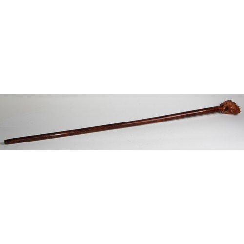 2672 - An early 20th century novelty walking stick, the boxwood pommel carved as Jin Chan, the Chinese mone... 