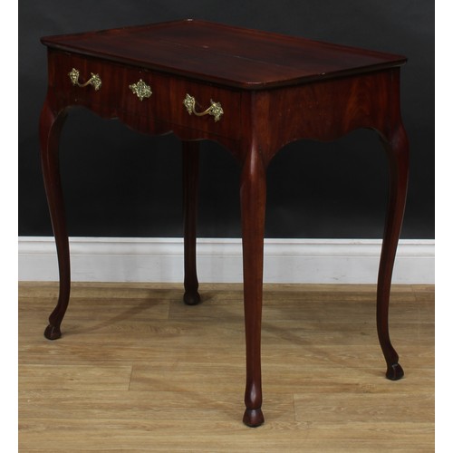 1702 - A 19th century mahogany silver table, dished rectangular top above a long frieze drawer, shaped apro... 