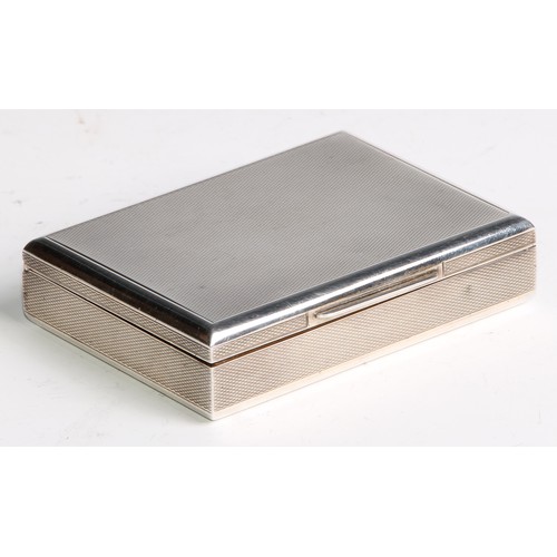 1185 - An Elizabeth II silver rectangular snuff box, engine turned, hinged cover, gilt interior, 8cm wide, ... 