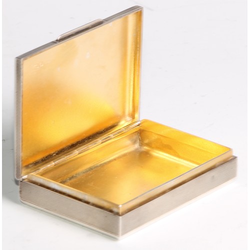 1185 - An Elizabeth II silver rectangular snuff box, engine turned, hinged cover, gilt interior, 8cm wide, ... 