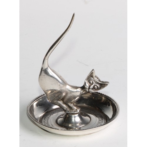 879 - A Continental silver novelty ring tree, as a stylised cat, the dished base bright-cut engraved, 9cm ... 