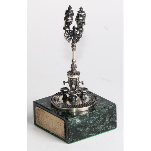 1073 - A Spanish silver model of the Font de Canaletes, Barcelona, green marble base, 13cm high, presentati... 