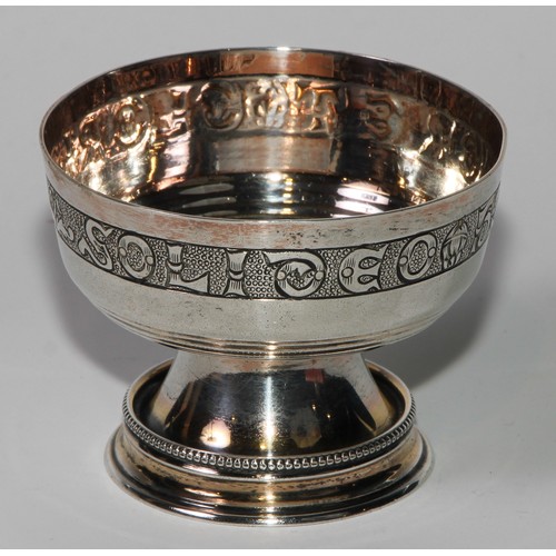 1138 - An Arts and Crafts silver cup, after the Campion Cup, inscribed Soli Deo Honor et Gloria, beaded soc... 