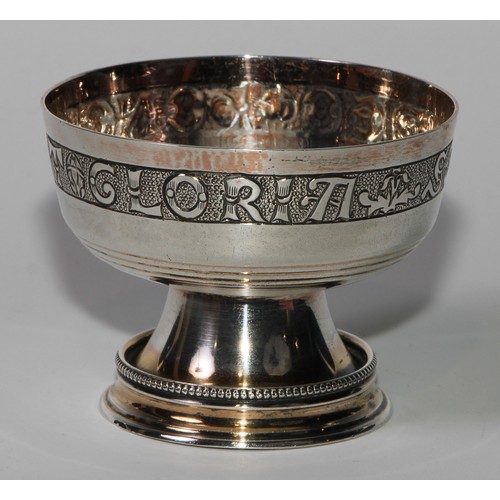 1138 - An Arts and Crafts silver cup, after the Campion Cup, inscribed Soli Deo Honor et Gloria, beaded soc... 