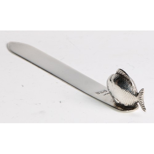 1247 - Signopaginophilia - an Edwardian silver novelty bookmark, applied with a fish, 13cm long, Sampson Mo... 