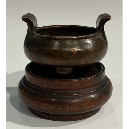 377 - A Chinese copper alloy tripod censer, of small proportions, scroll handles, 5.5cm wide, seal mark, 1... 