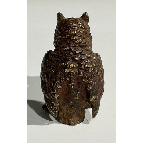 1919 - An Austrian cold painted bronze, of an owl holding a mouse in its beak, 4.5cm high, Vienna, c.1900; ... 