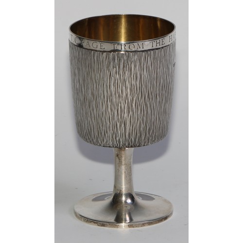 1115 - Adrian Gerald Benney (1930 - 2008) - an Elizabeth II silver pedestal goblet, bark textured surface, ... 