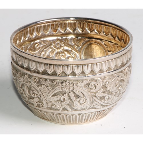 1092 - A Victorian silver milk jug and sugar bowl, repousse chased in the Indian taste with bands of geomet... 