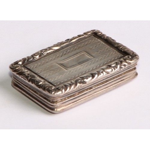 951 - A George IV silver vinaigrette, pierced gilded grille, 3.5cm, Francis Clark, Birmingham 1827