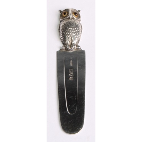 1244 - Signopaginophilia - a Victorian silver novelty bookmark, the terminal as an owl, glass eyes, 9cm lon... 