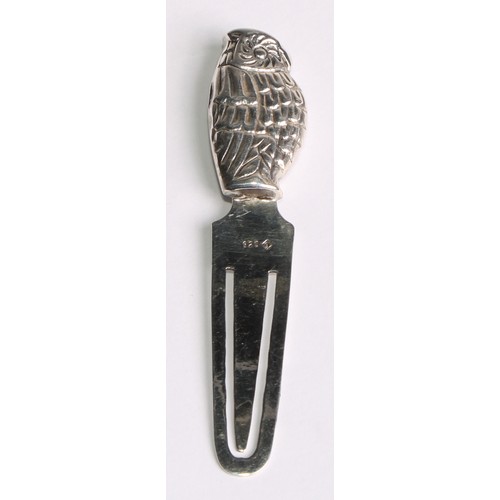 1244 - Signopaginophilia - a Victorian silver novelty bookmark, the terminal as an owl, glass eyes, 9cm lon... 