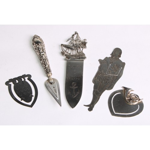 1250 - Signopaginophilia - an Victorian silver novelty bookmark, the terminal cast as a sailing ship, the b... 