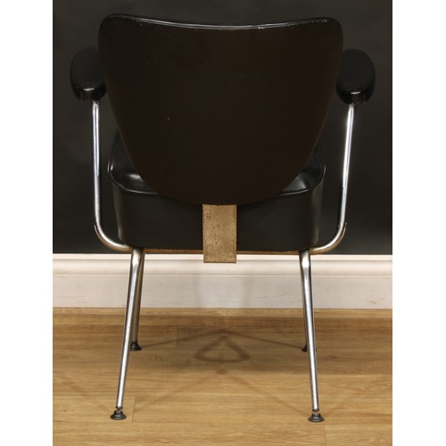 2628 - After the Bauhaus - a 1940s tubular steel armchair, 78cm high, 59cm wide, the seat 41cm wide and 40c... 