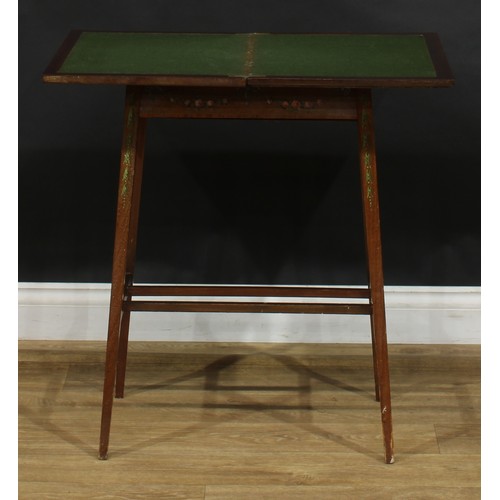 2560 - A Sheraton Revival satinwood crossbanded and painted mahogany card table, hinged top enclosing a bai... 