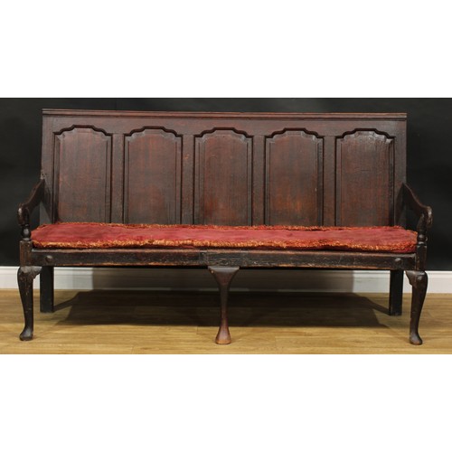 2007 - An 18th century oak settle, rectangular back with five arched raised and fielded panels, shaped arms... 