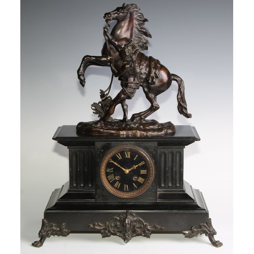 2405 - A late 19th century French bronze mounted black slate mantel clock, 9cm dial inscribed with gilt Rom... 