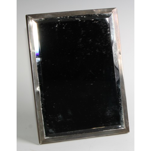 971 - A George V silver rectangular easel dressing glass, quite plain, beveled mirror plate, 27.5cm high, ... 